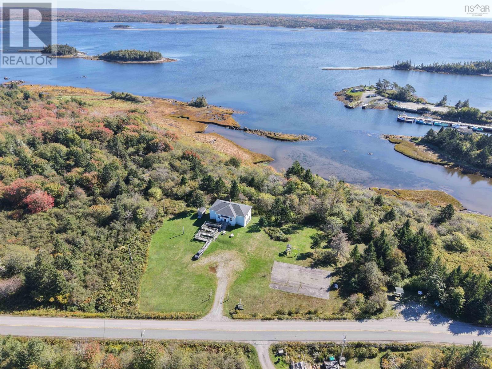 611 West Green Harbour Road Property Photo 4
