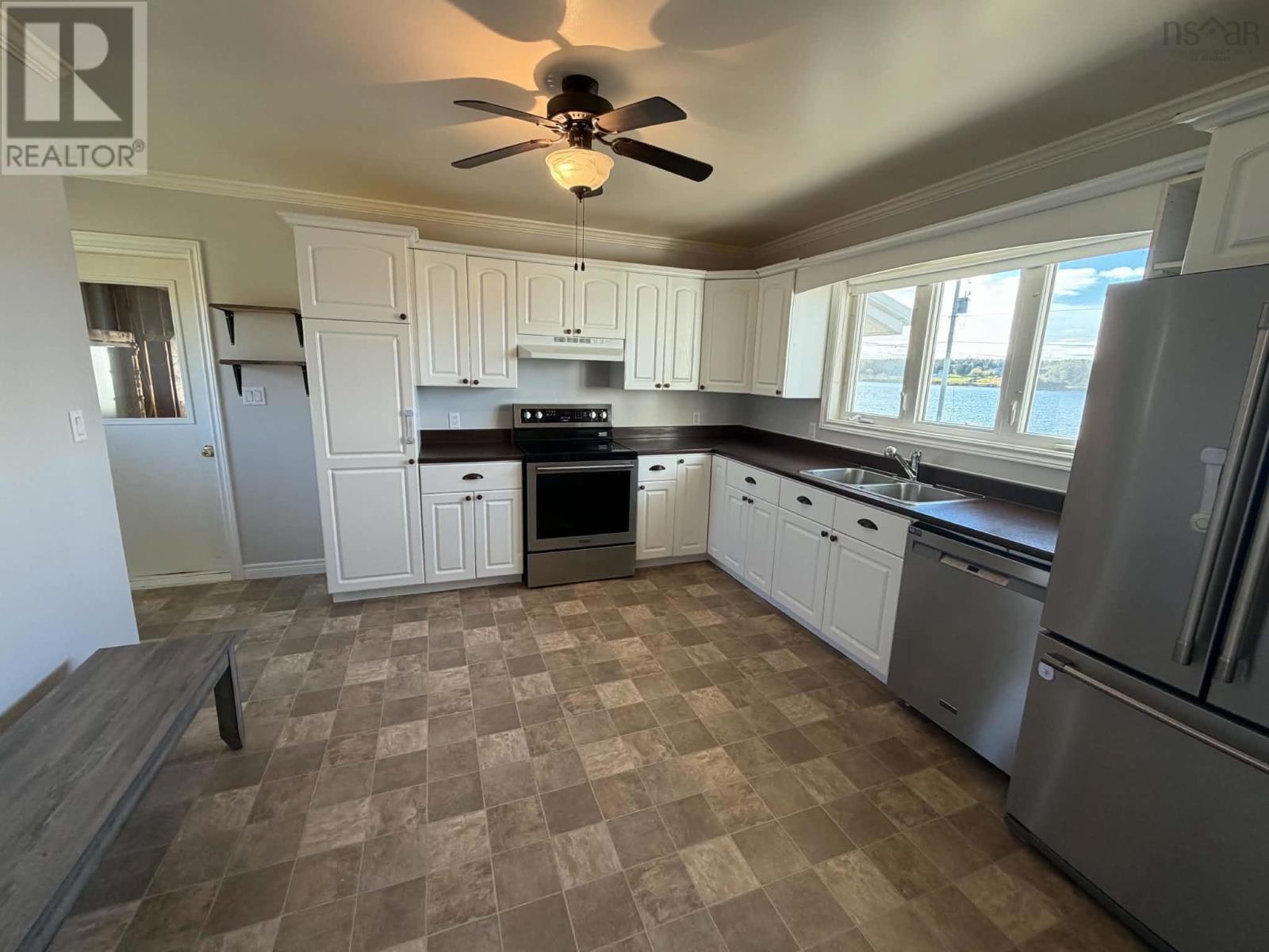 81 La Pointe Du Havre Road Property Photo 4