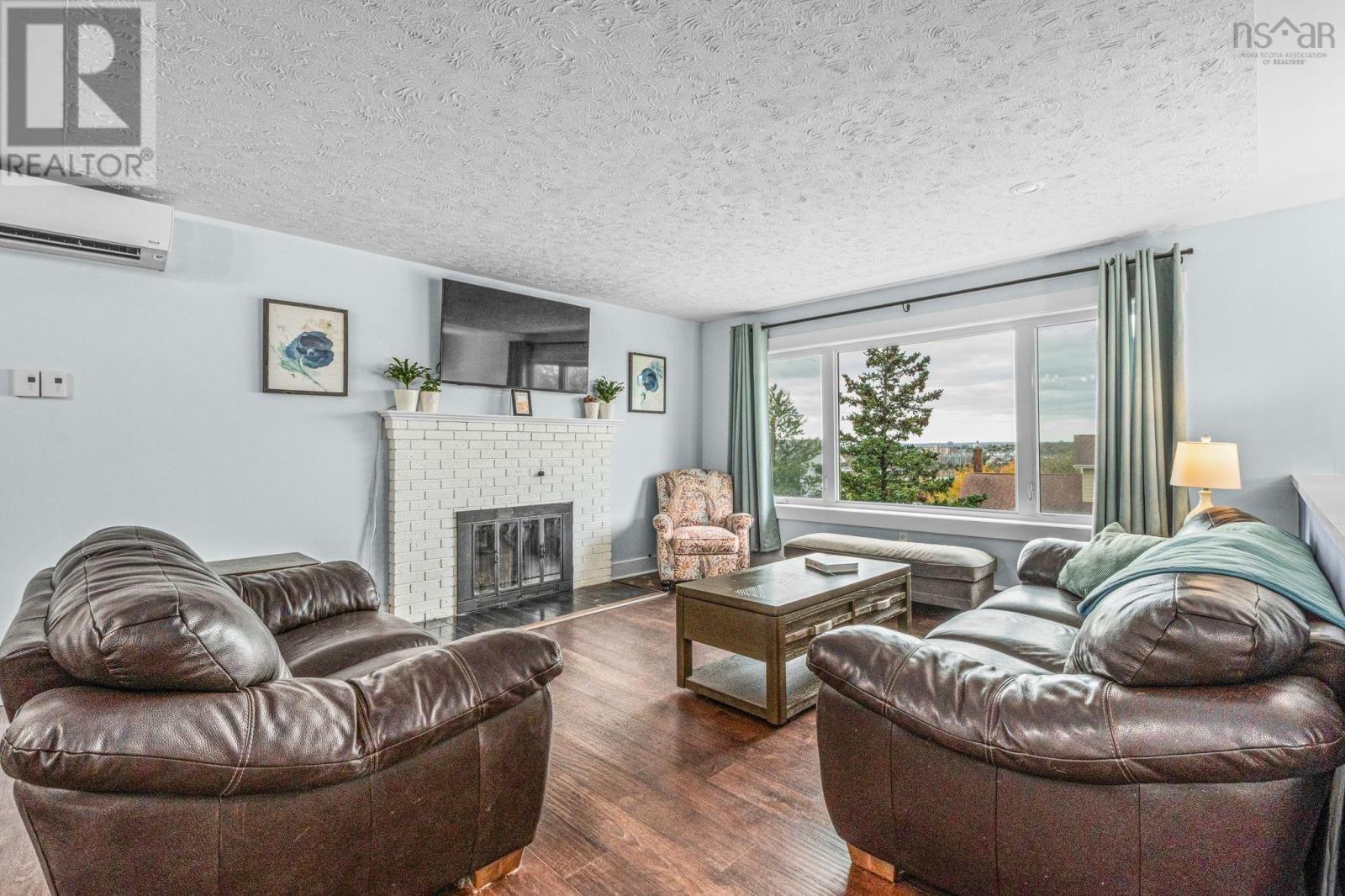96 Regal Road Property Photo 10