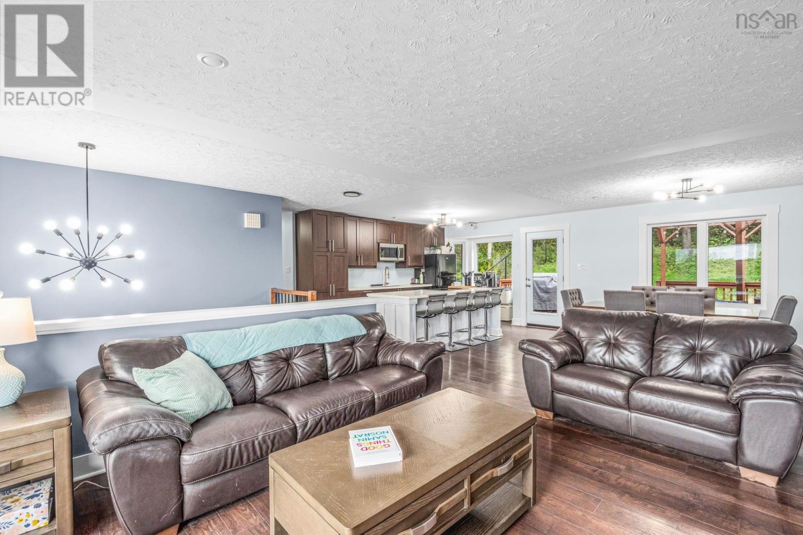 96 Regal Road Property Photo 11