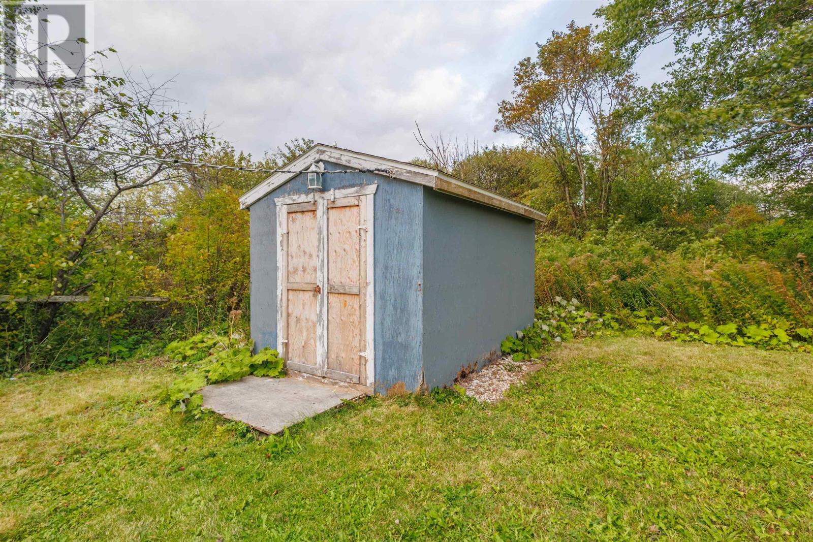 123 Lake Road Property Photo 13