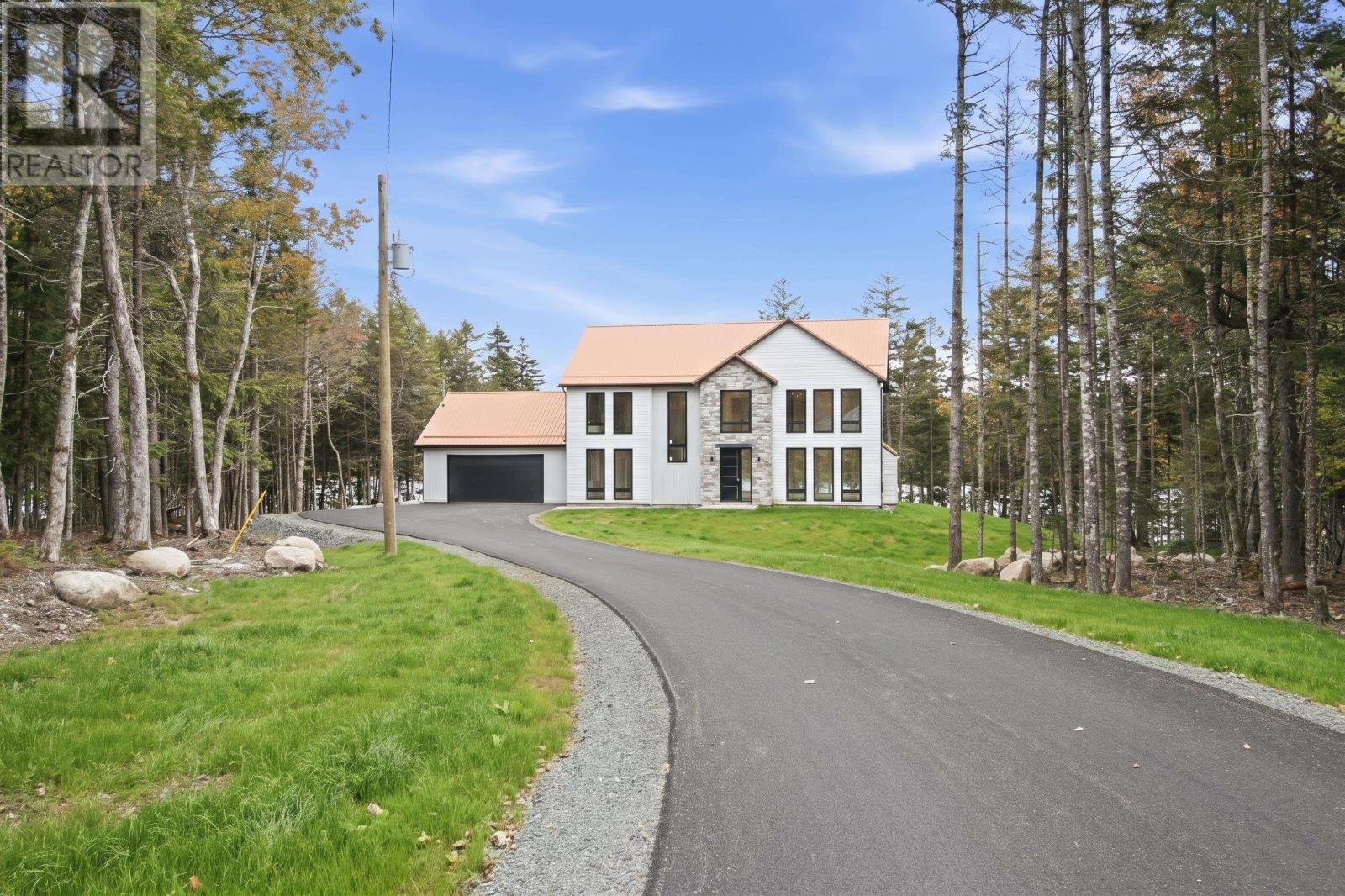 83 Canoe Crescent Property Photo 3
