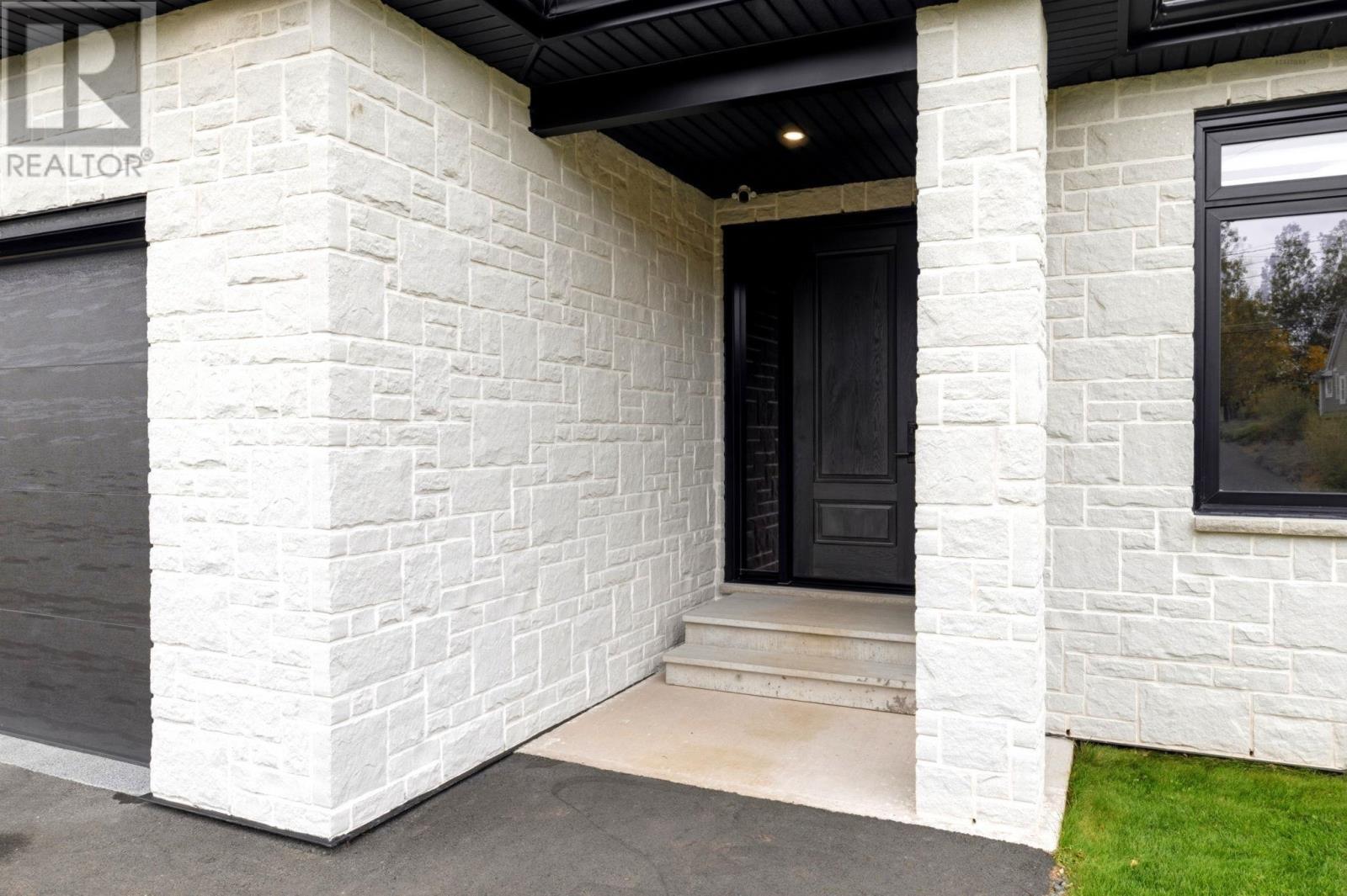 105 Wexford Drive Property Photo 3