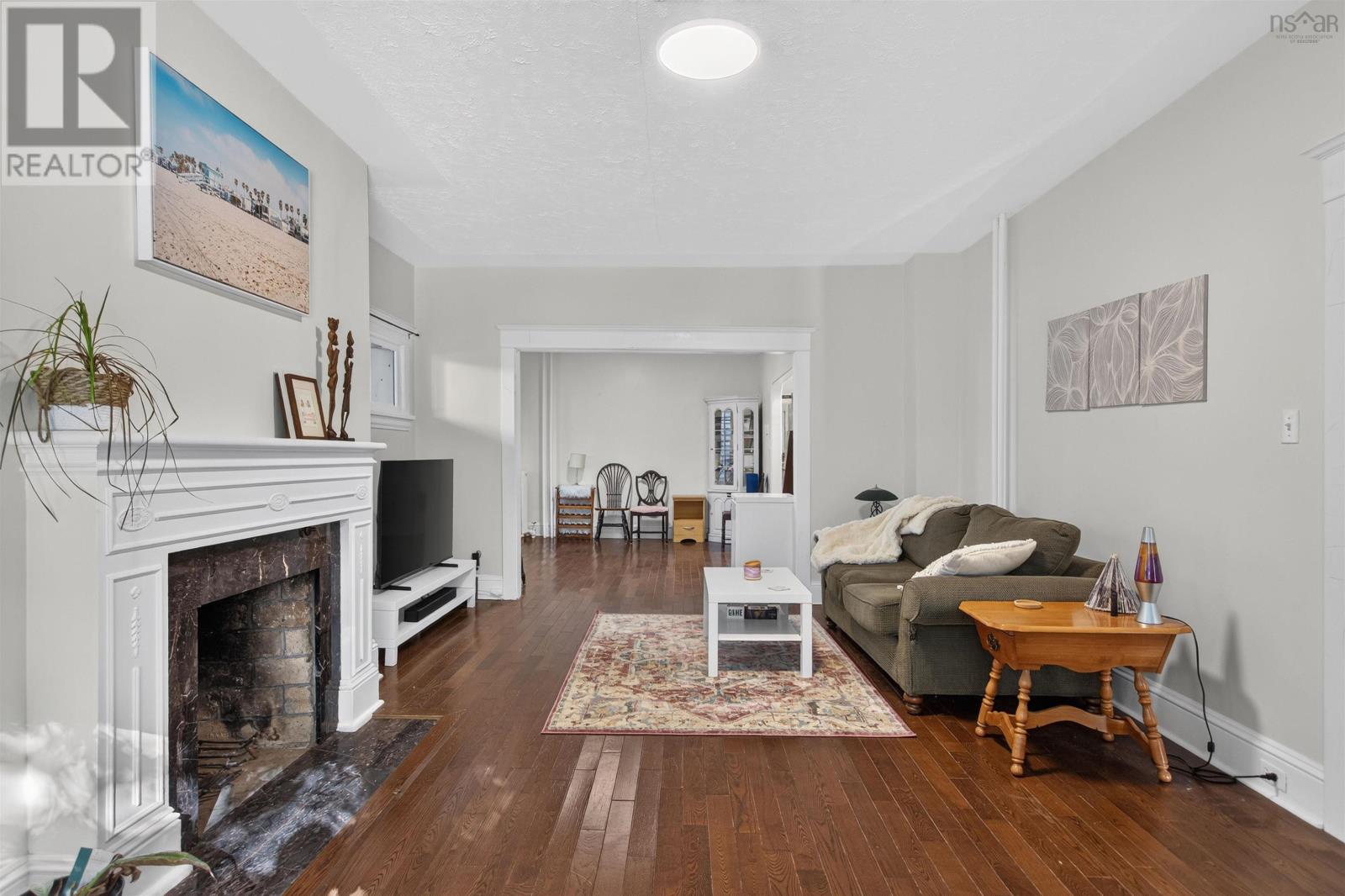 6421/6423 Coburg Road Property Photo 4