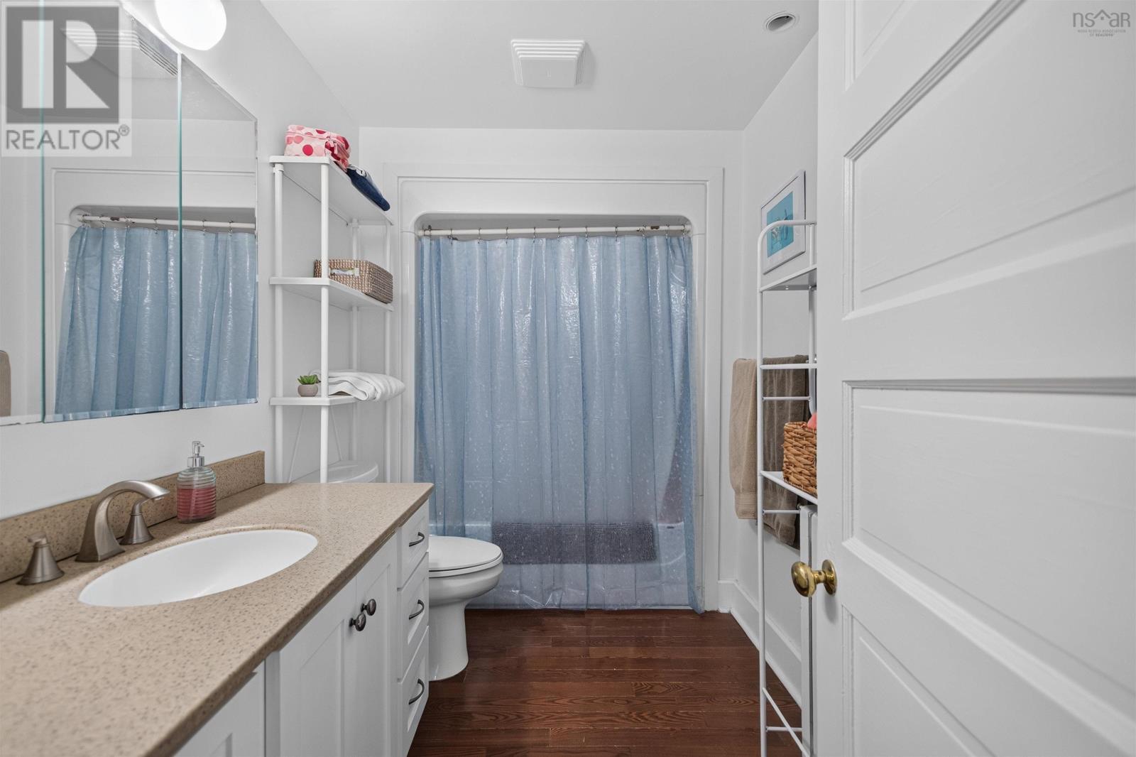 6421/6423 Coburg Road Property Photo 15