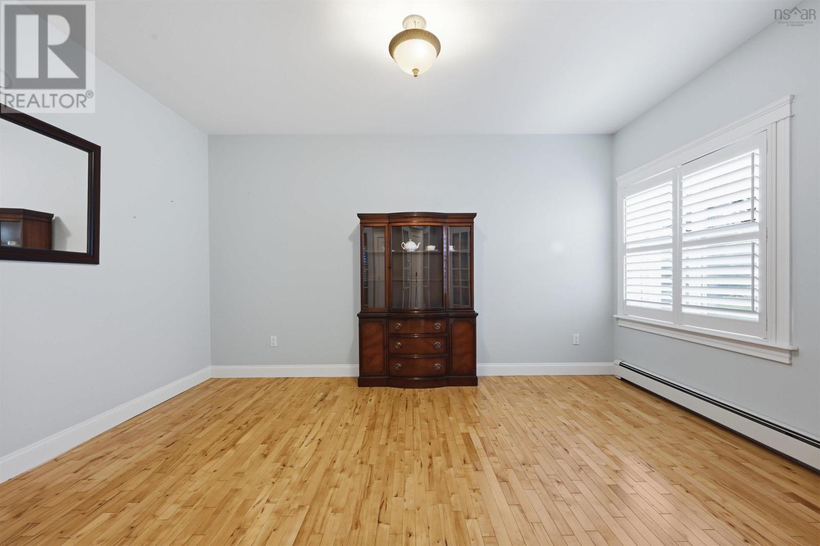 71 Greenside Lane Property Photo 5