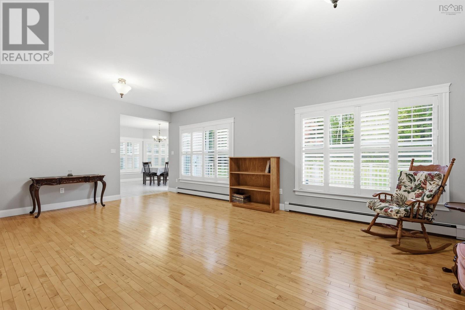 71 Greenside Lane Property Photo 6