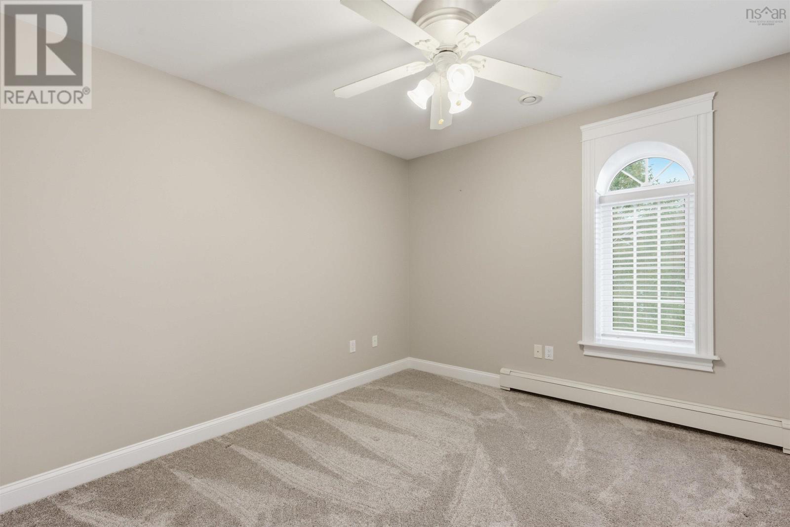 71 Greenside Lane Property Photo 15