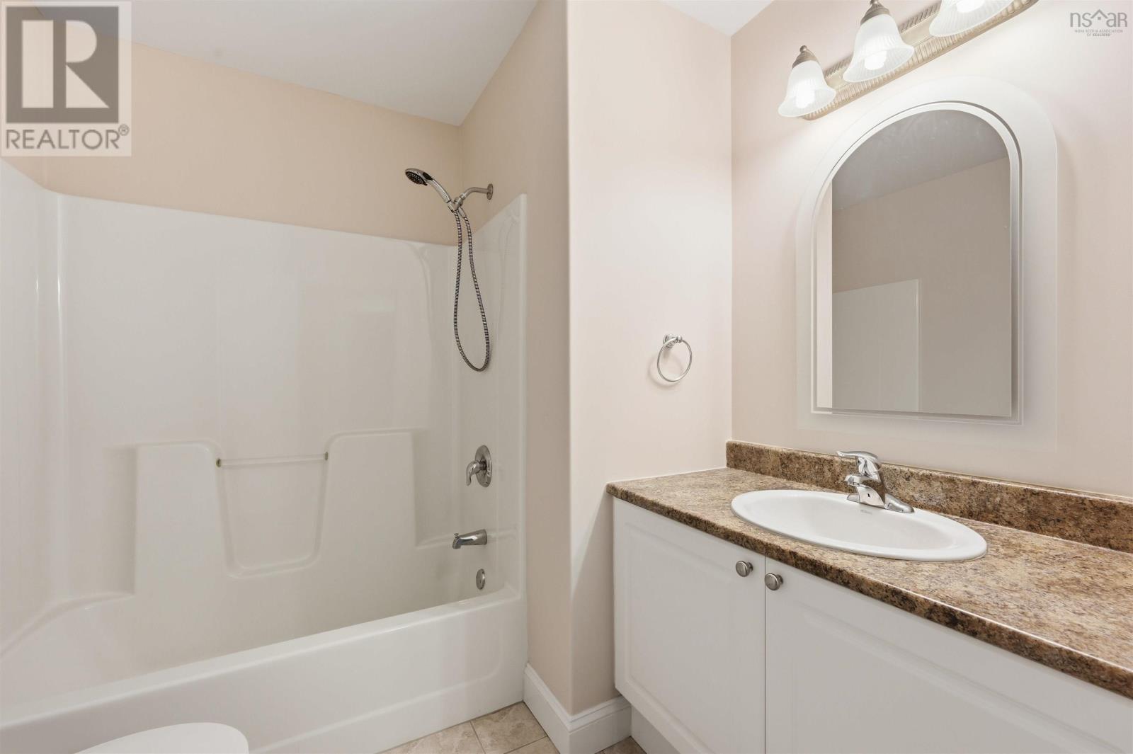 71 Greenside Lane Property Photo 16