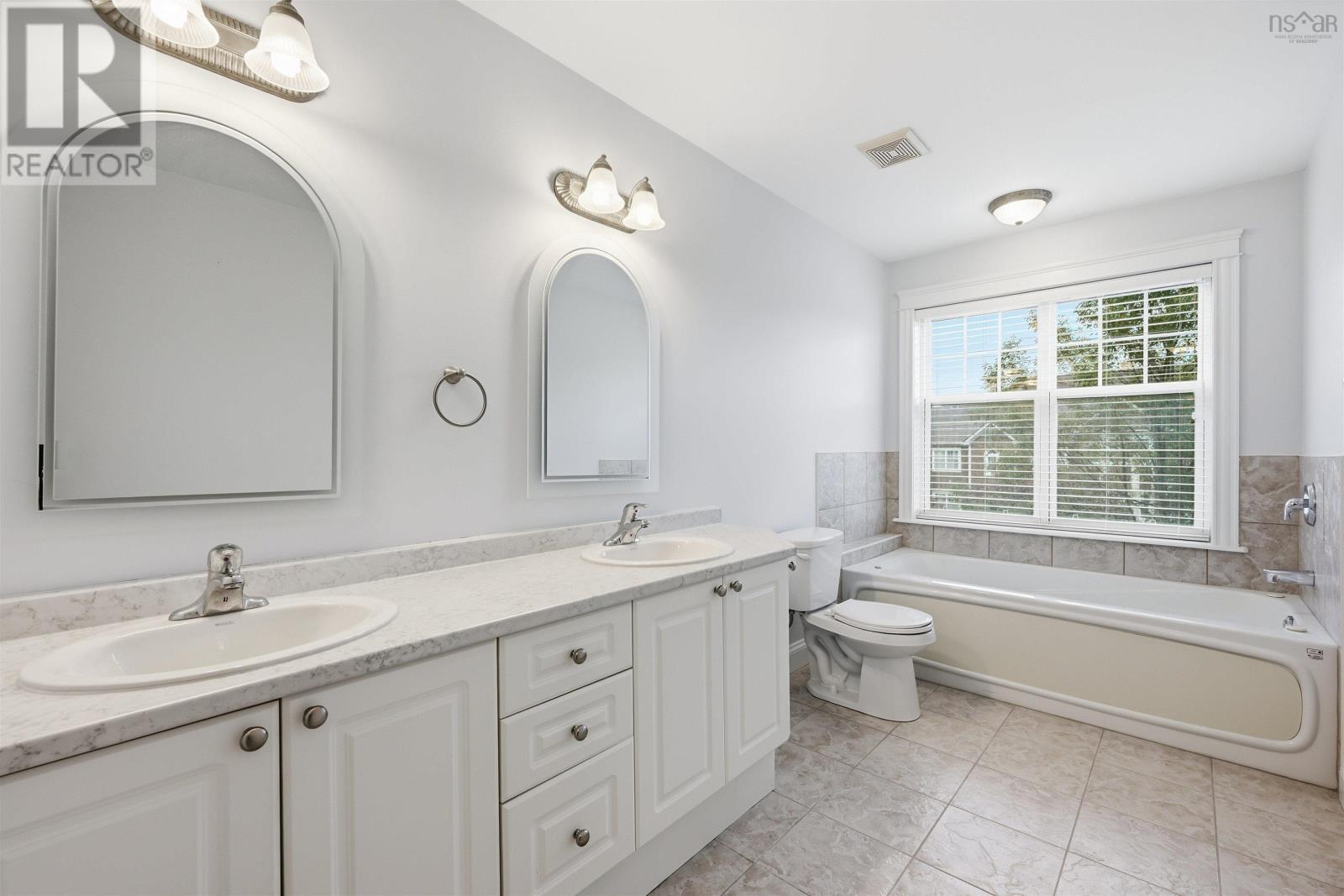 71 Greenside Lane Property Photo 20