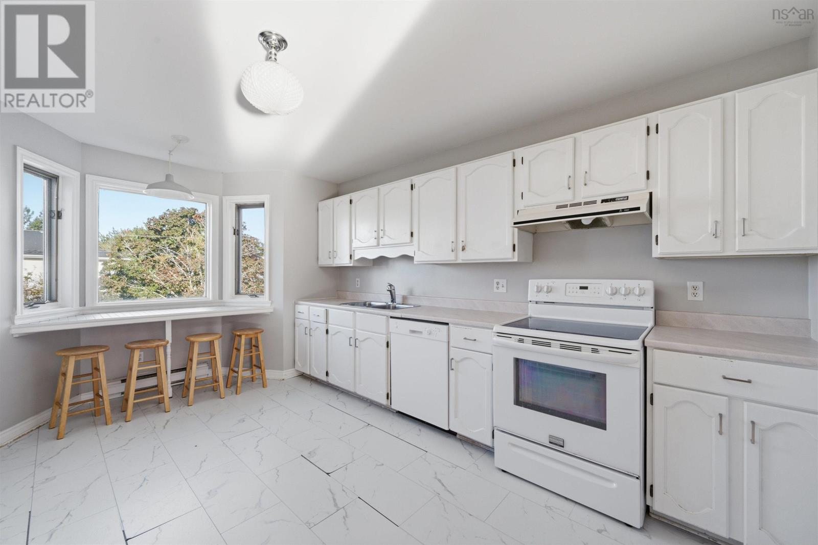 13 Anahid Court Property Photo 2