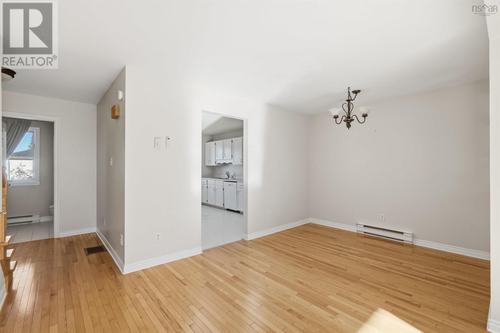 13 Anahid Court Property Photo 5