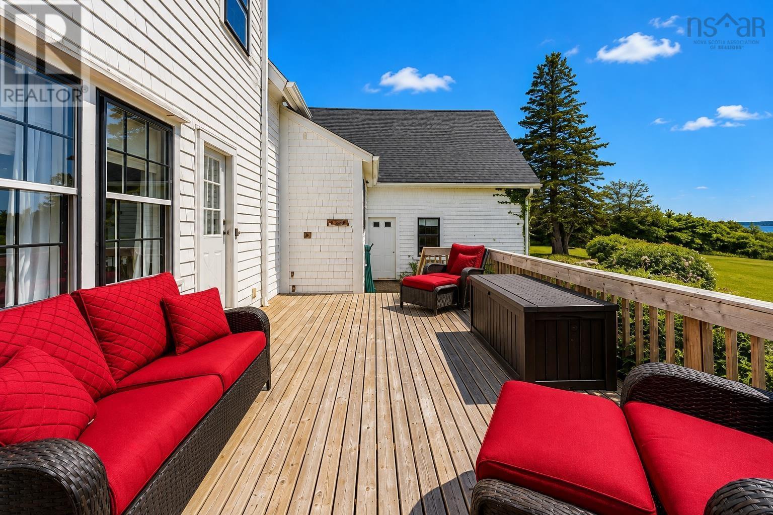 7227 Highway 101 Property Photo 7