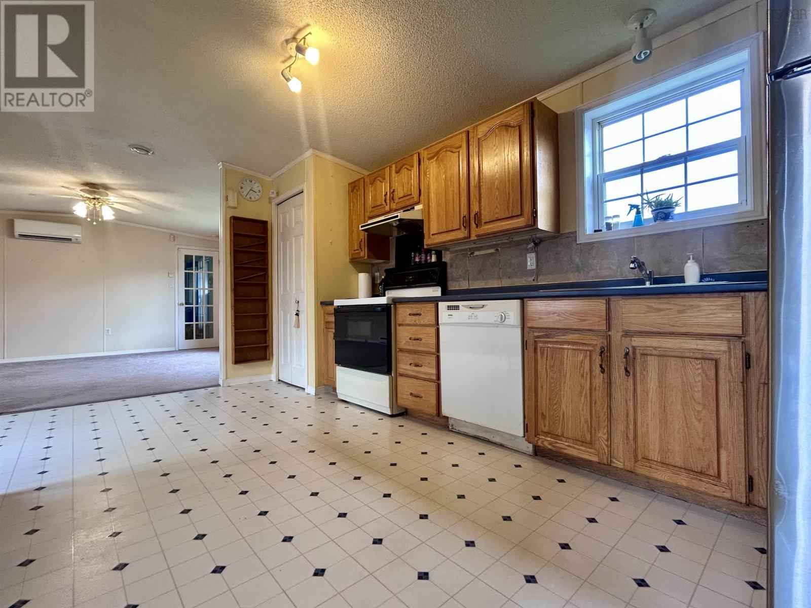27 High Street Estates Property Photo 10