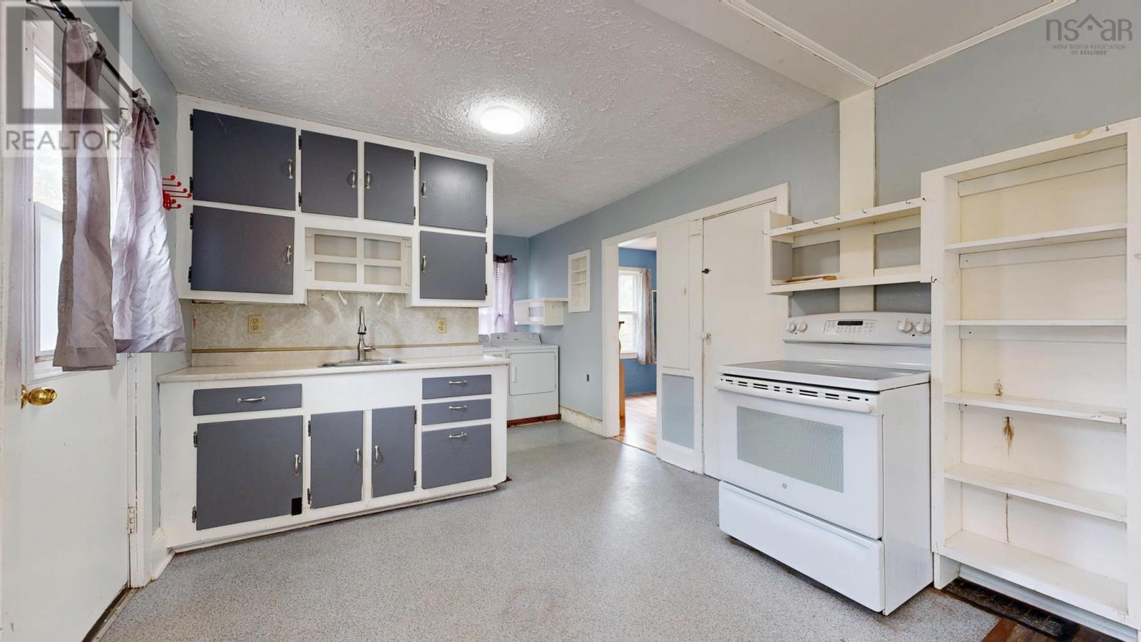 414 Chester Avenue Property Photo 4