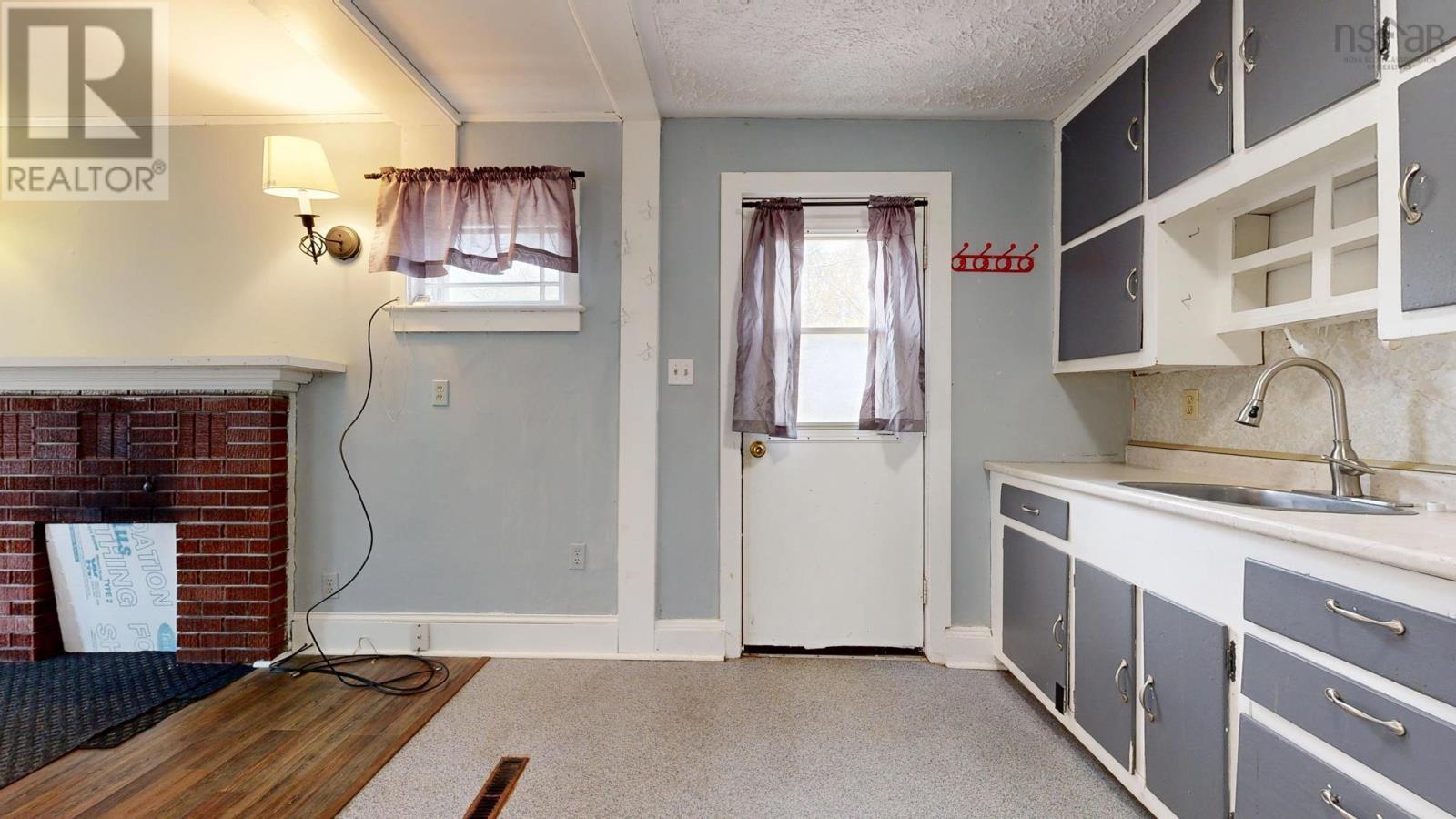 414 Chester Avenue Property Photo 5