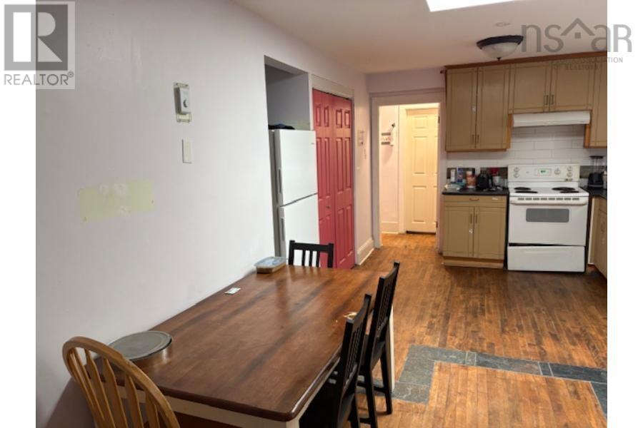 6411 6413 6415 Quinpool Road Property Photo 13
