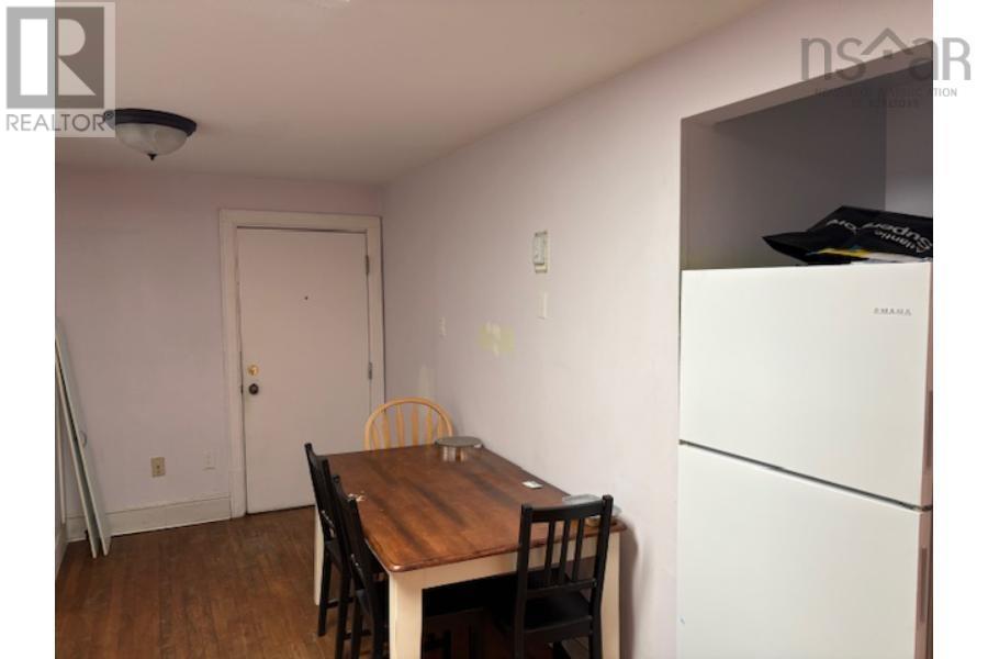 6411 6413 6415 Quinpool Road Property Photo 15
