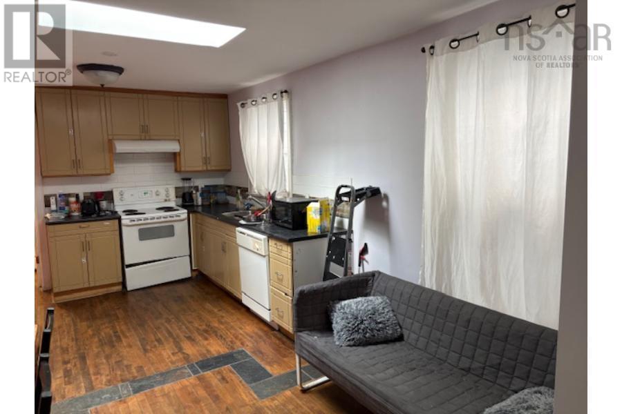 6411 6413 6415 Quinpool Road Property Photo 16