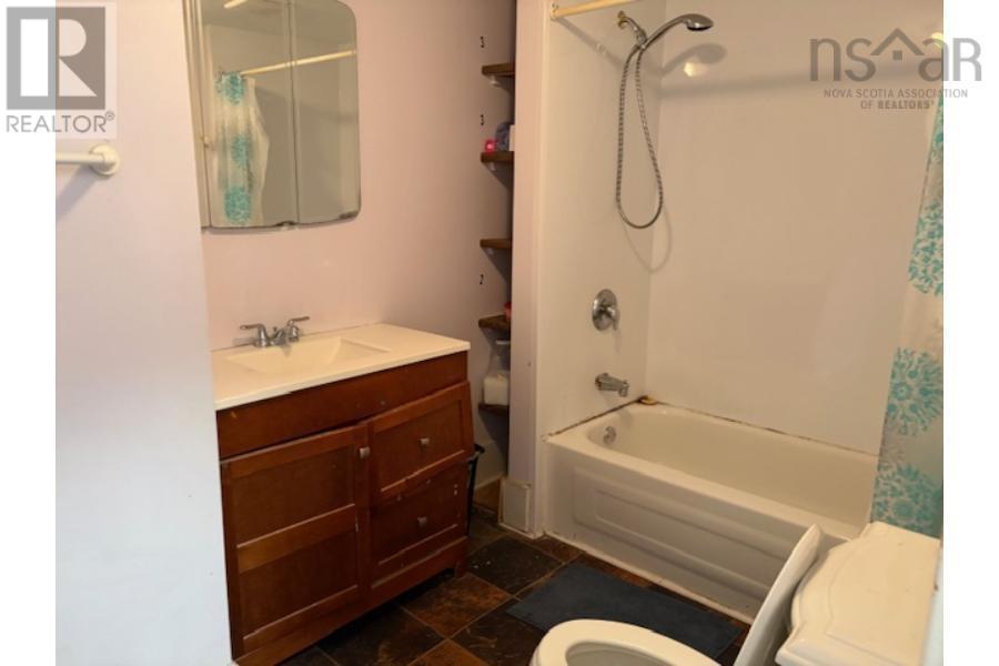 6411 6413 6415 Quinpool Road Property Photo 22
