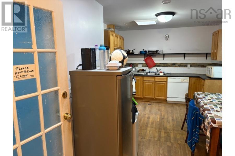 6411 6413 6415 Quinpool Road Property Photo 30