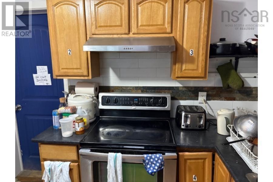 6411 6413 6415 Quinpool Road Property Photo 33