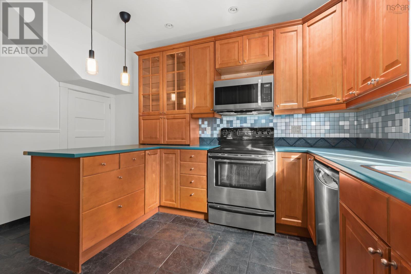 1951 Vernon Street Property Photo 16