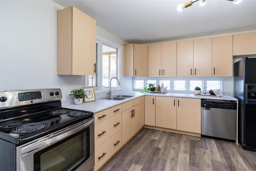 321 Kilbride Avenue Property Photo 12