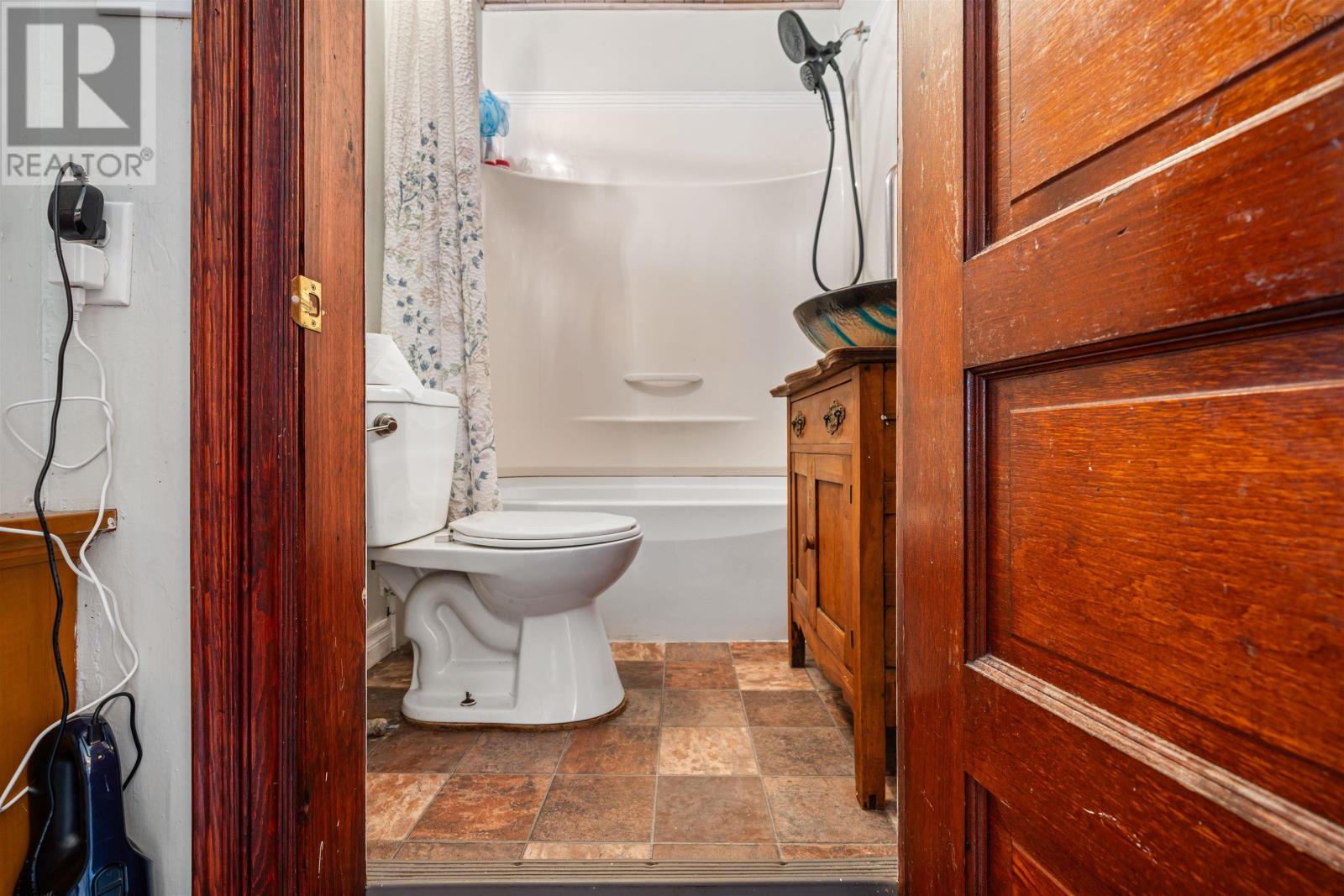 75 Denoon Street Property Photo 13