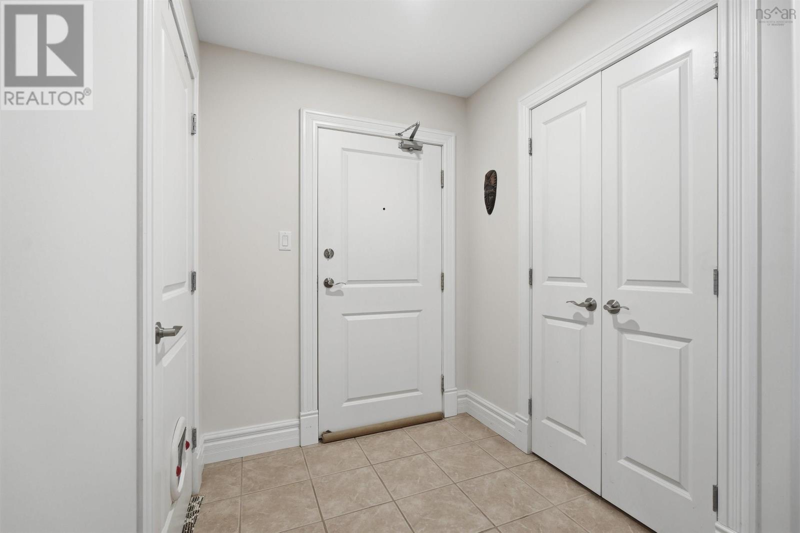 301 87 Pebblecreek Crescent Property Photo 6