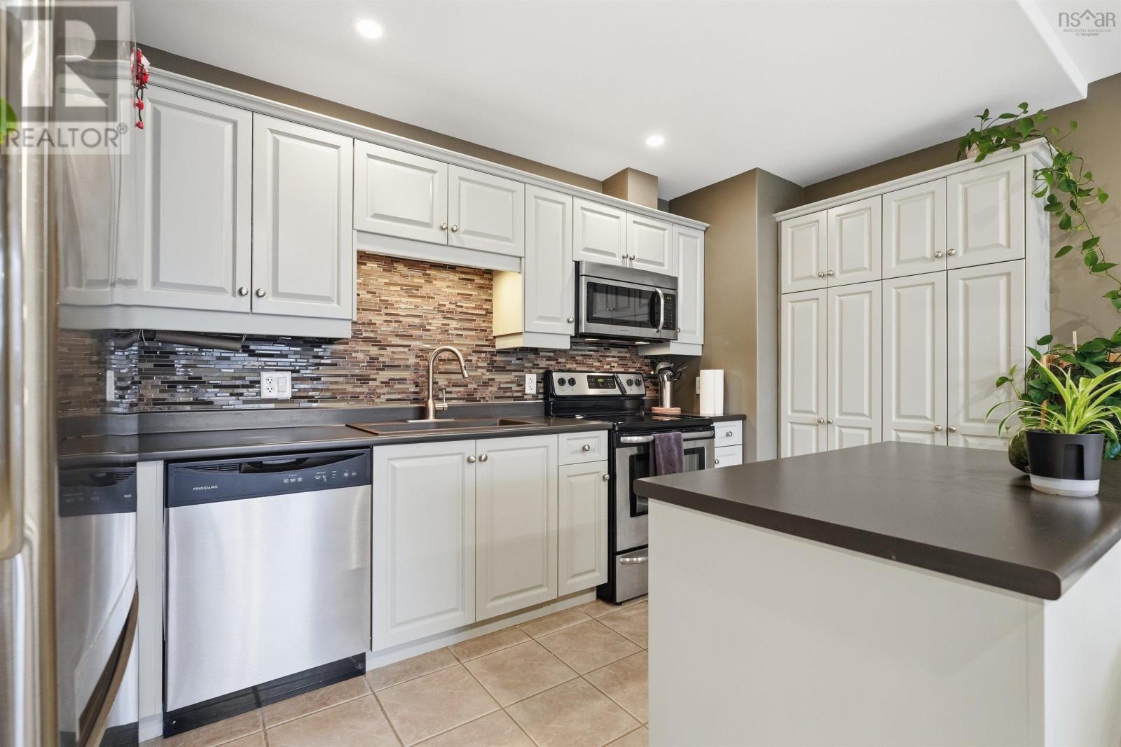 301 87 Pebblecreek Crescent Property Photo 11