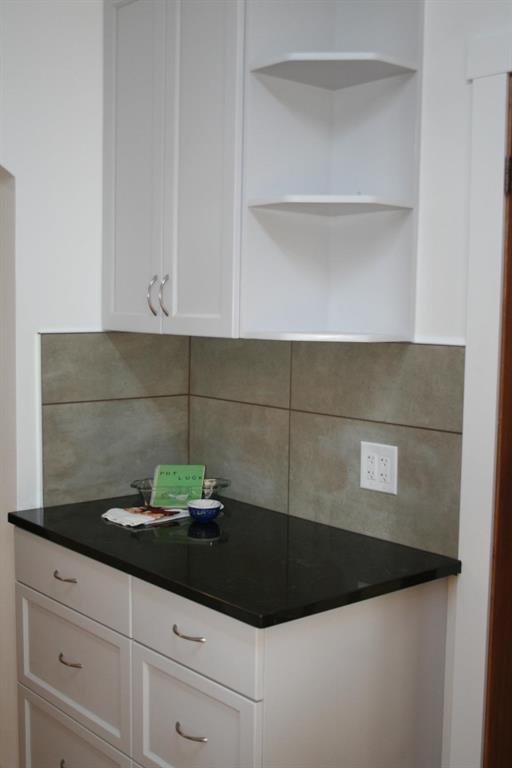 302 Woodlawn Street Property Photo 5