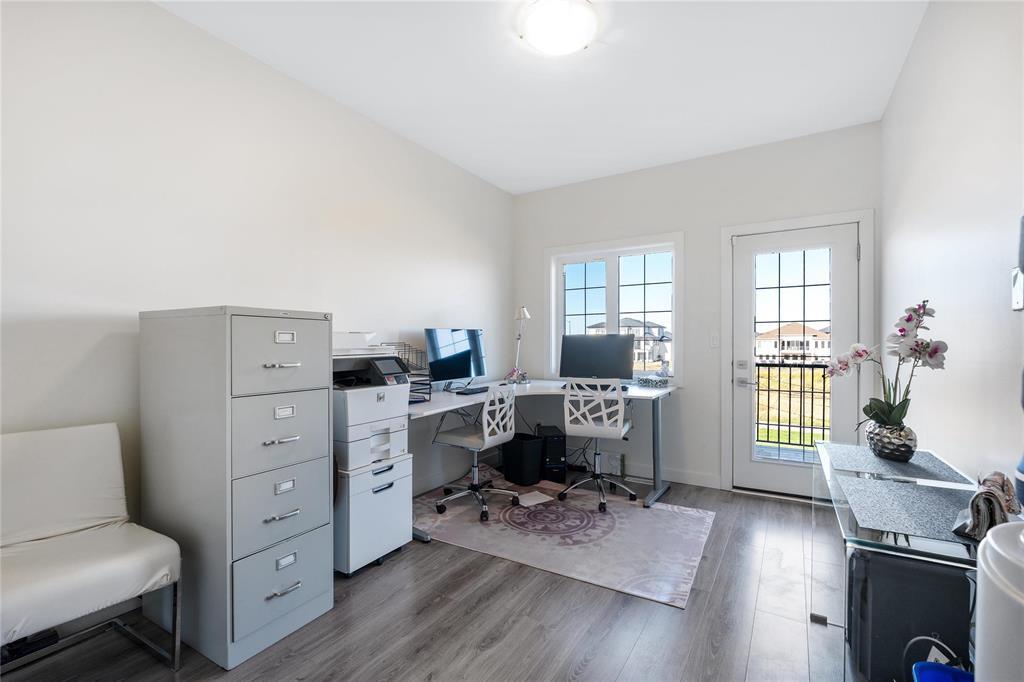 207 Rowntree Avenue S Property Photo 16