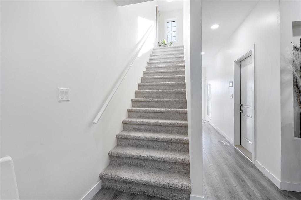 207 Rowntree Avenue S Property Photo 19