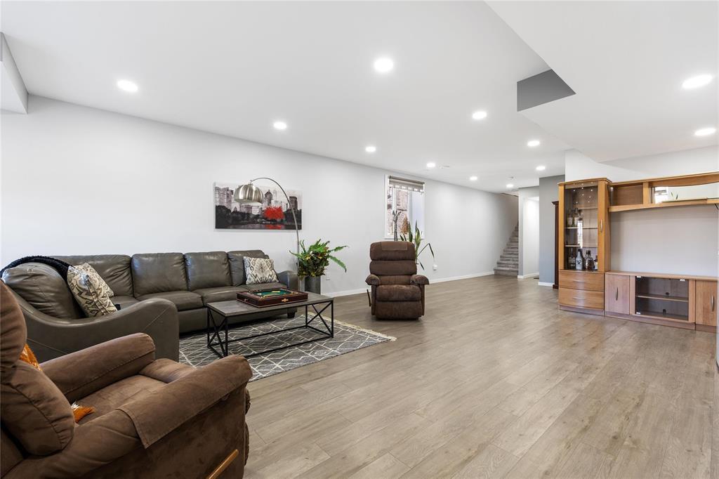 207 Rowntree Avenue S Property Photo 26
