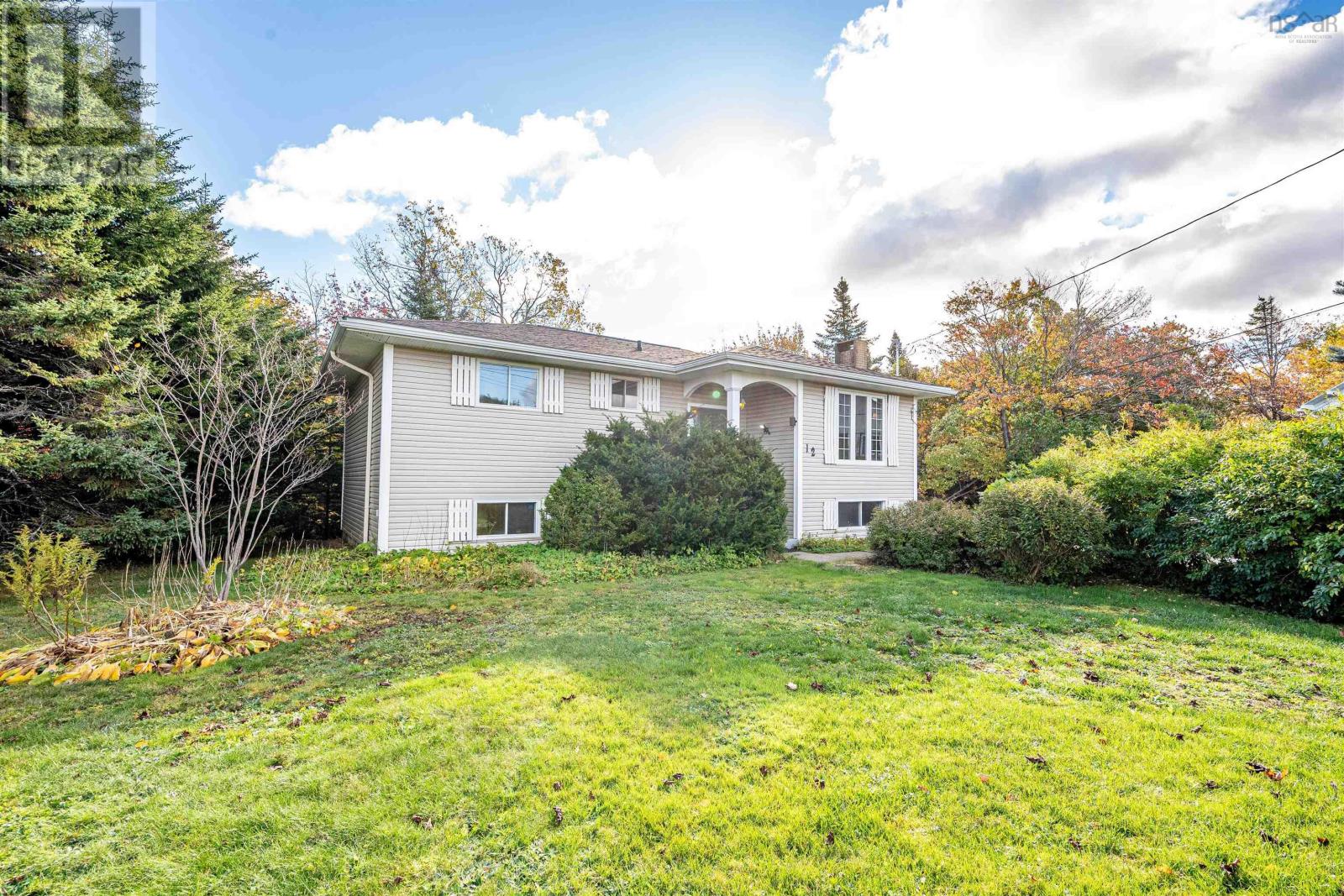 12 Ivylea Crescent Property Photo 2