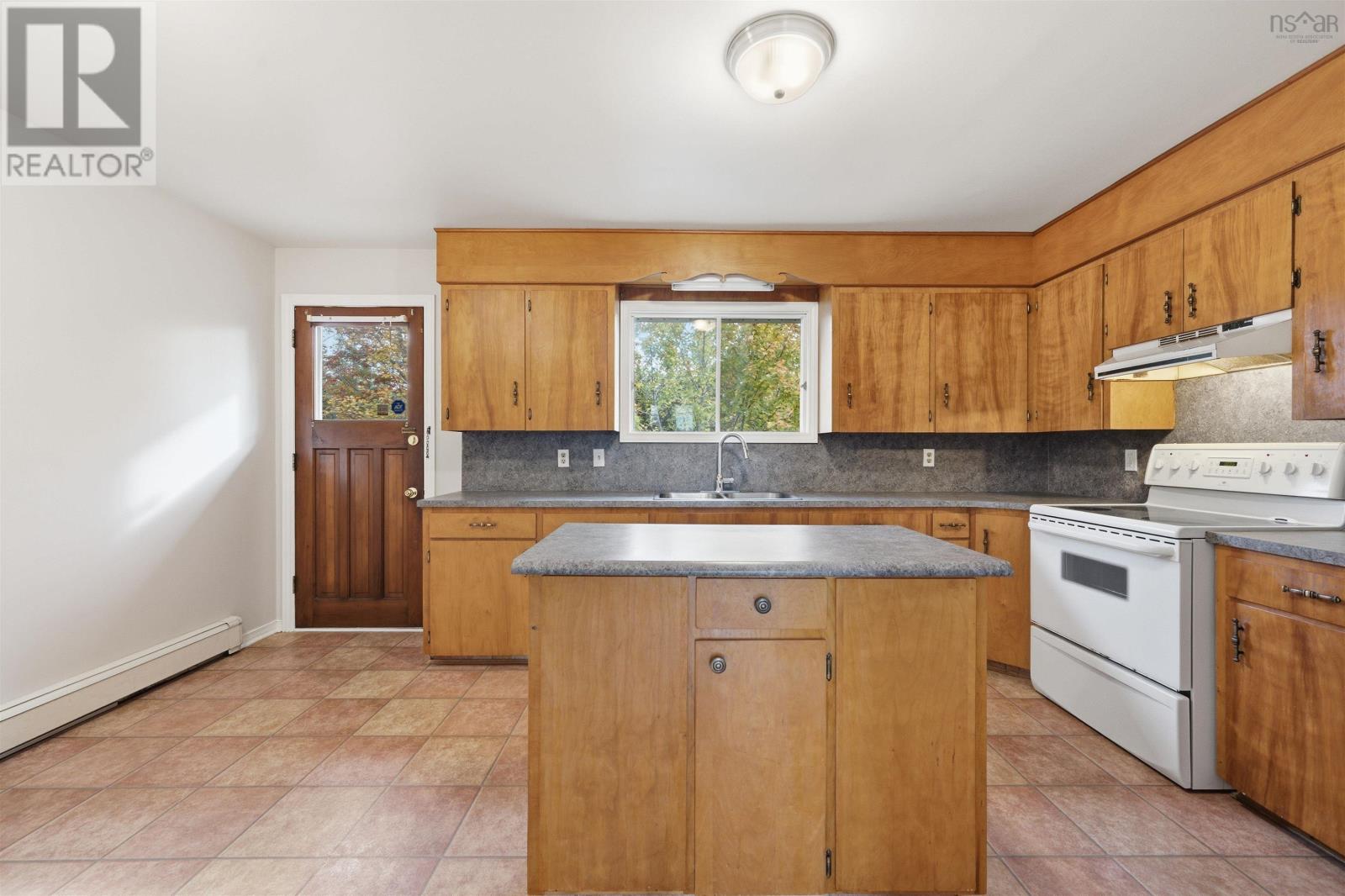 12 Ivylea Crescent Property Photo 11