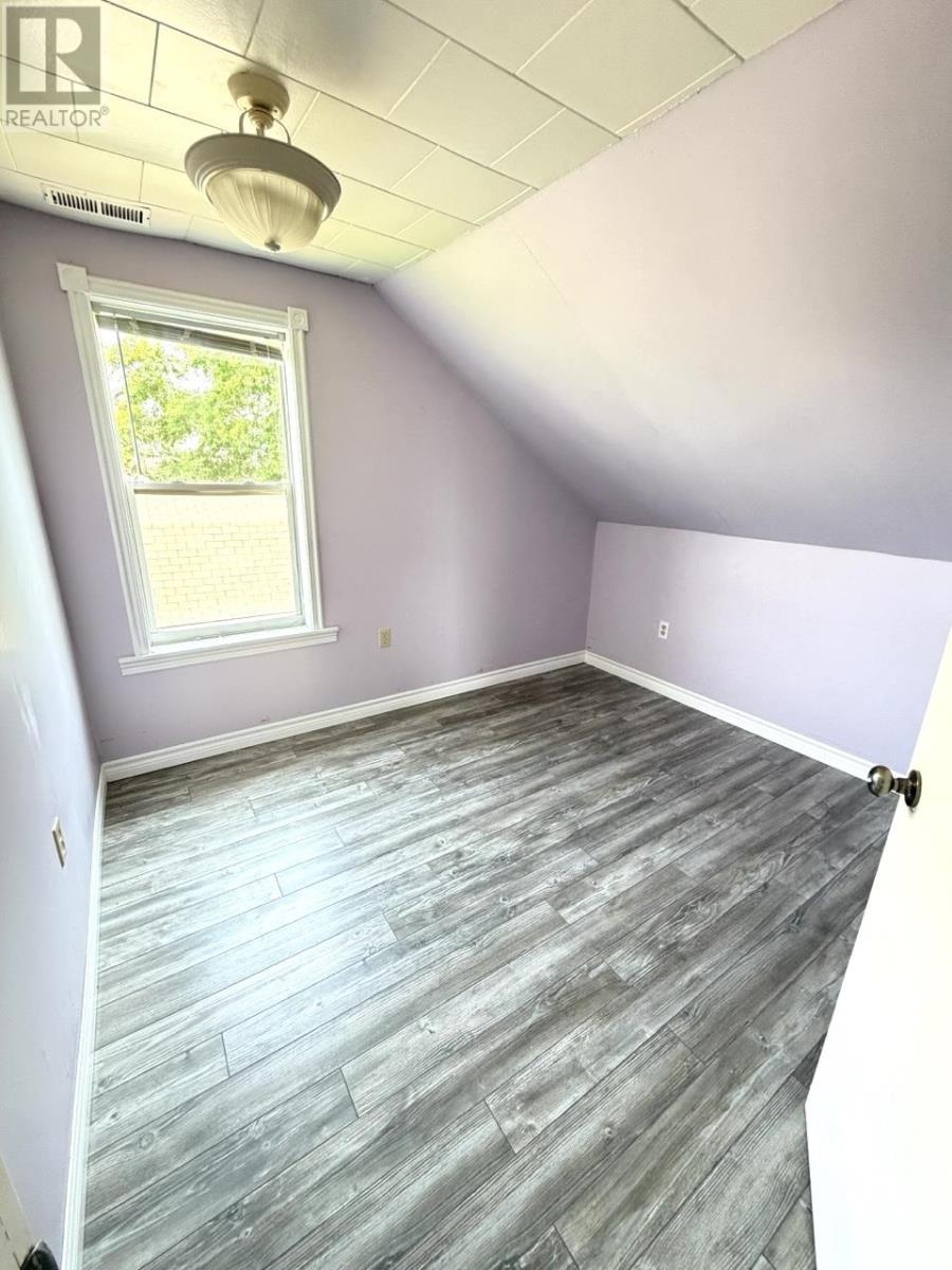 479 Sheen Street Property Photo 11
