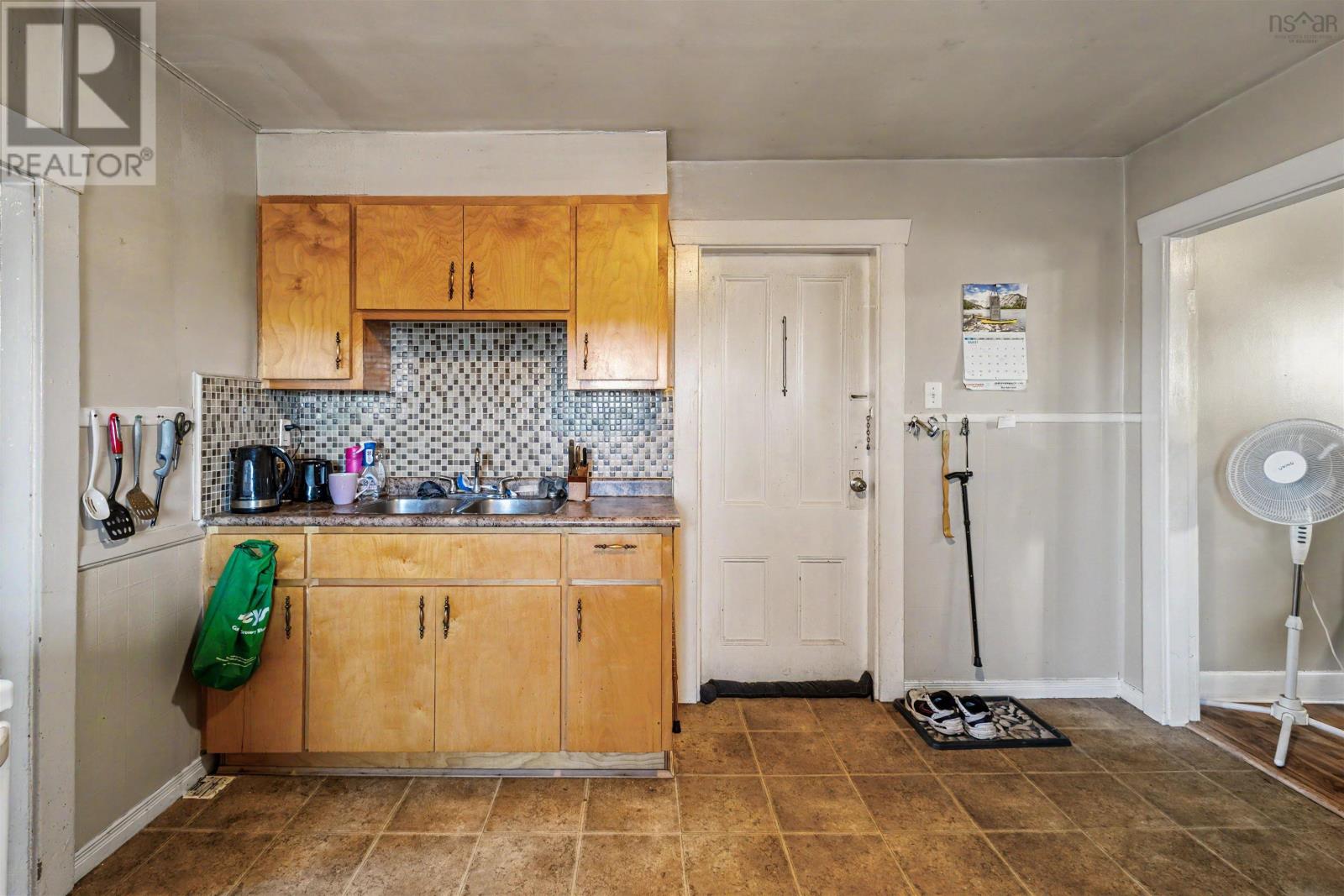 3 Collins Street Property Photo 35