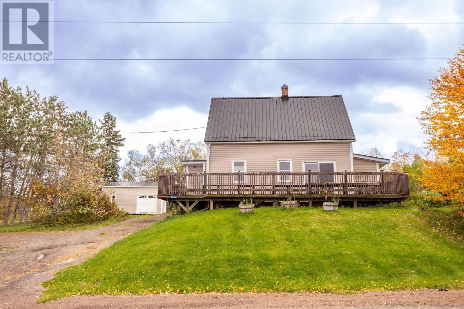 1953 Heatherdale Road Property Photo 1