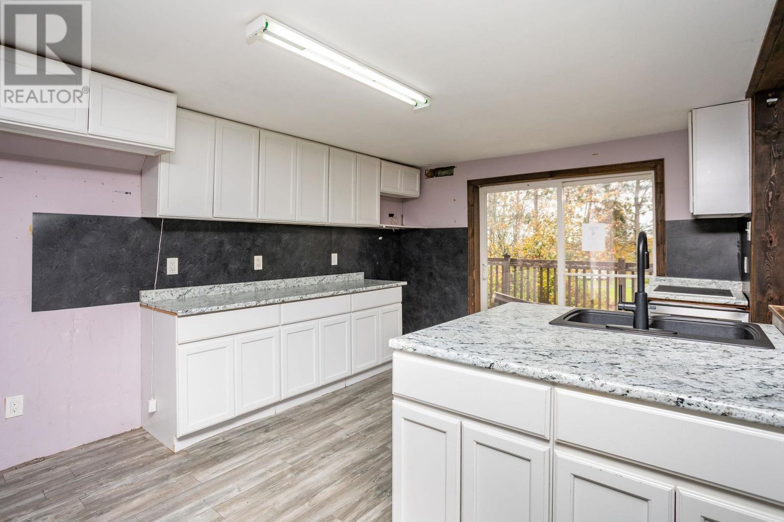 1953 Heatherdale Road Property Photo 4