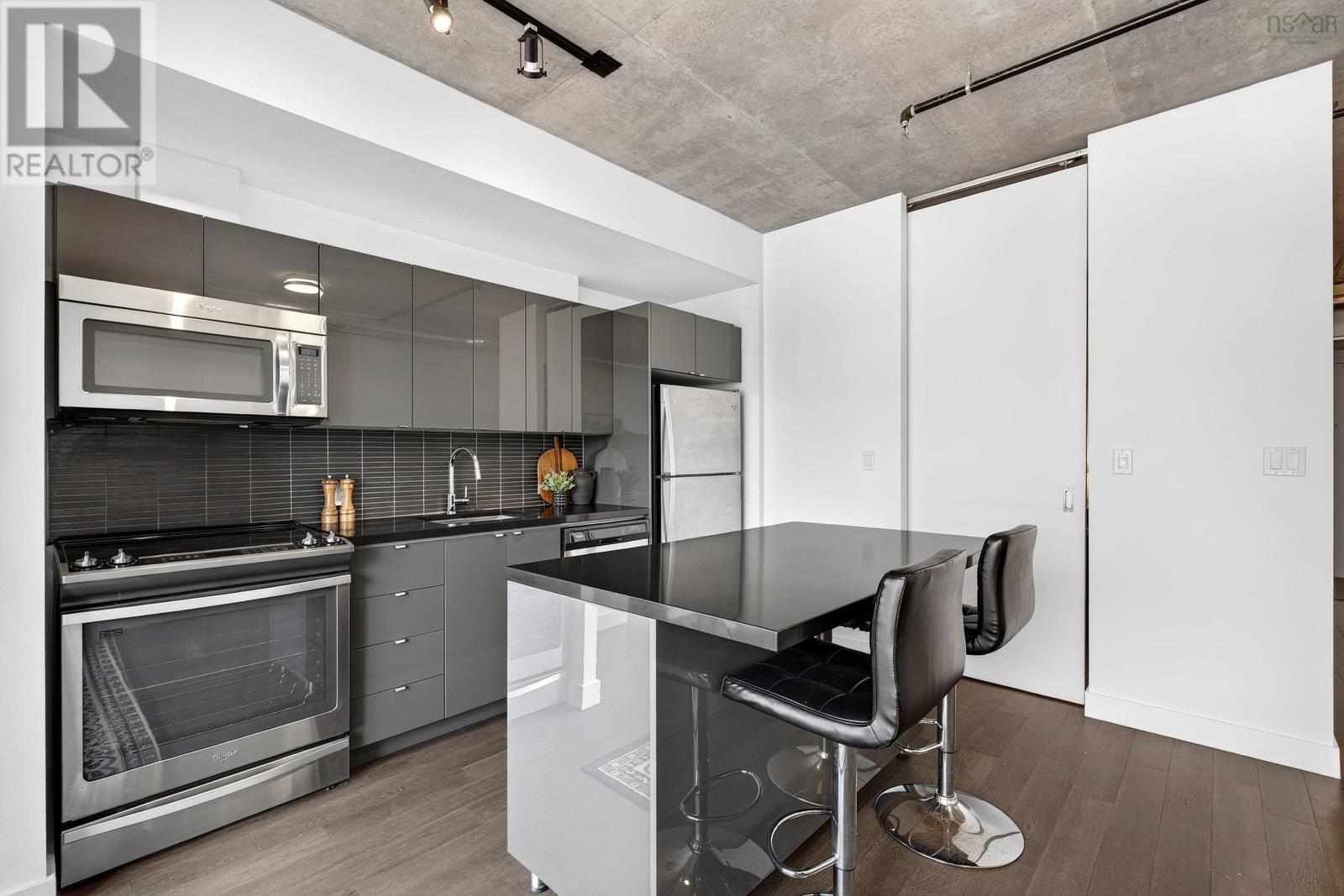 522 1065 Barrington Street Property Photo 8