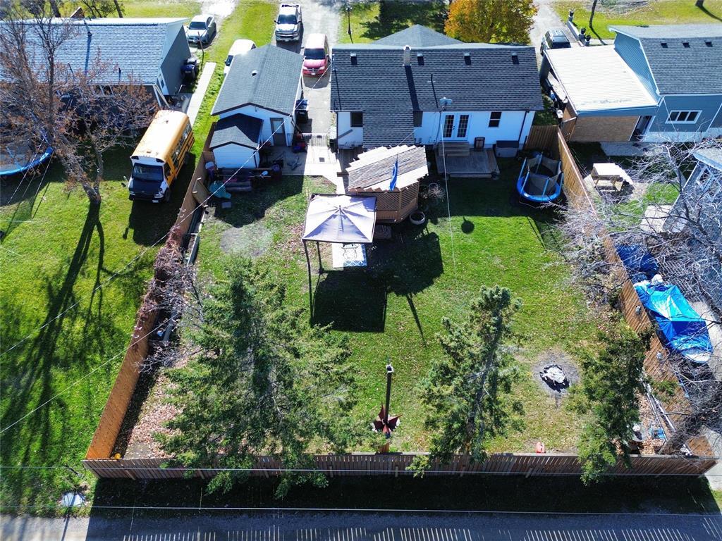 759 5th Avenue Property Photo 3