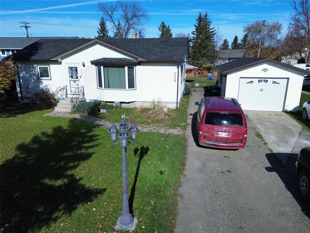 759 5th Avenue Property Photo 32