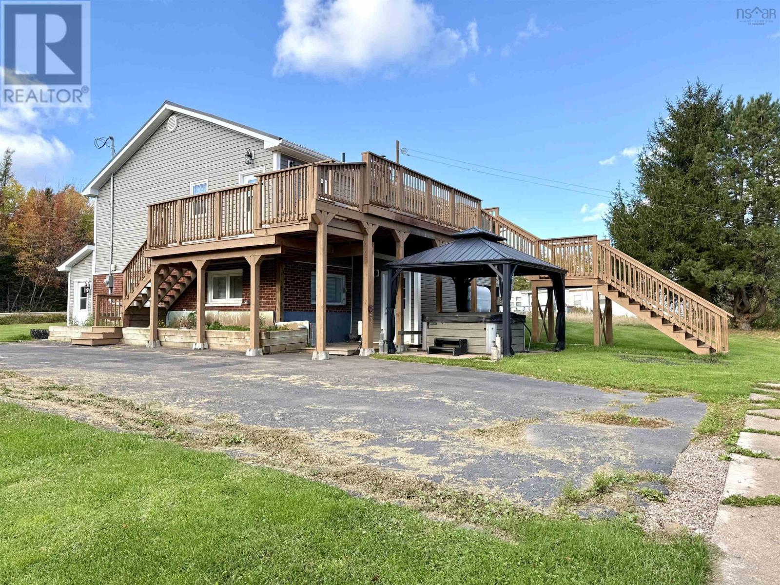 636 Macdonald Road Property Photo 3