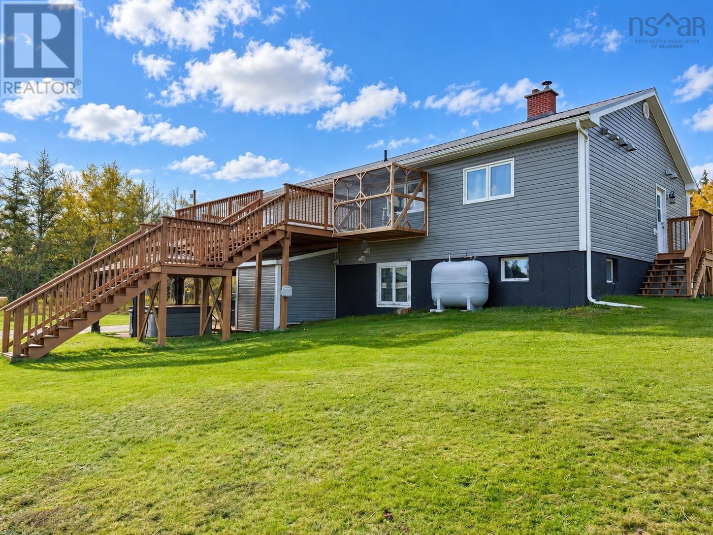 636 Macdonald Road Property Photo 4
