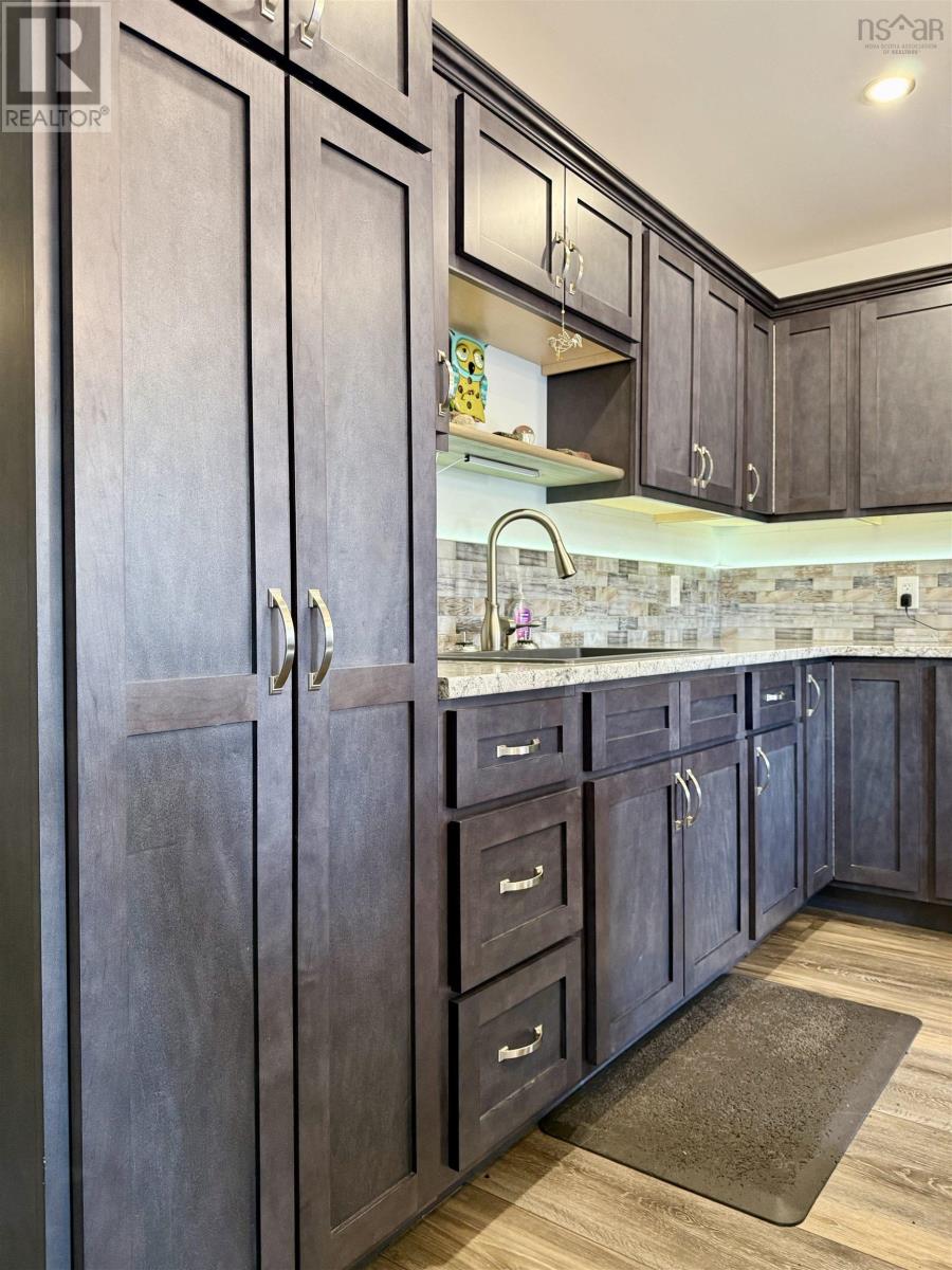 636 Macdonald Road Property Photo 14