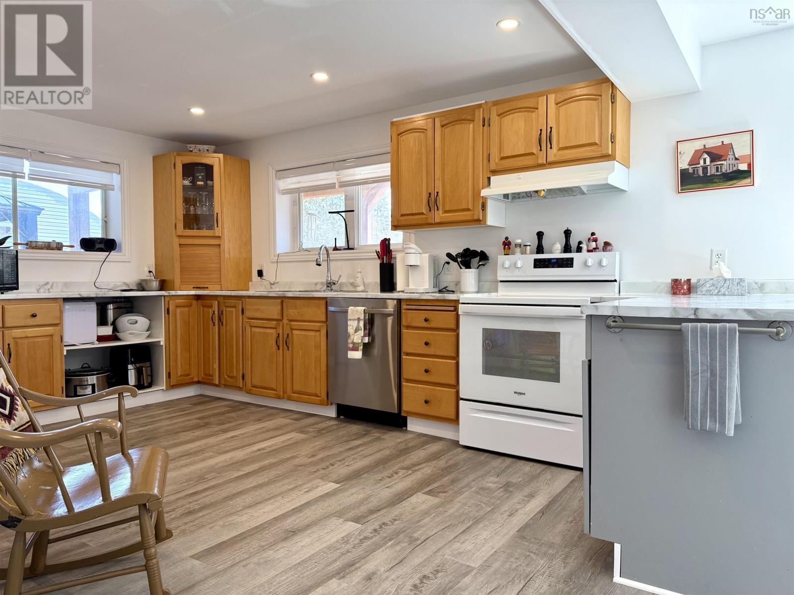 636 Macdonald Road Property Photo 36