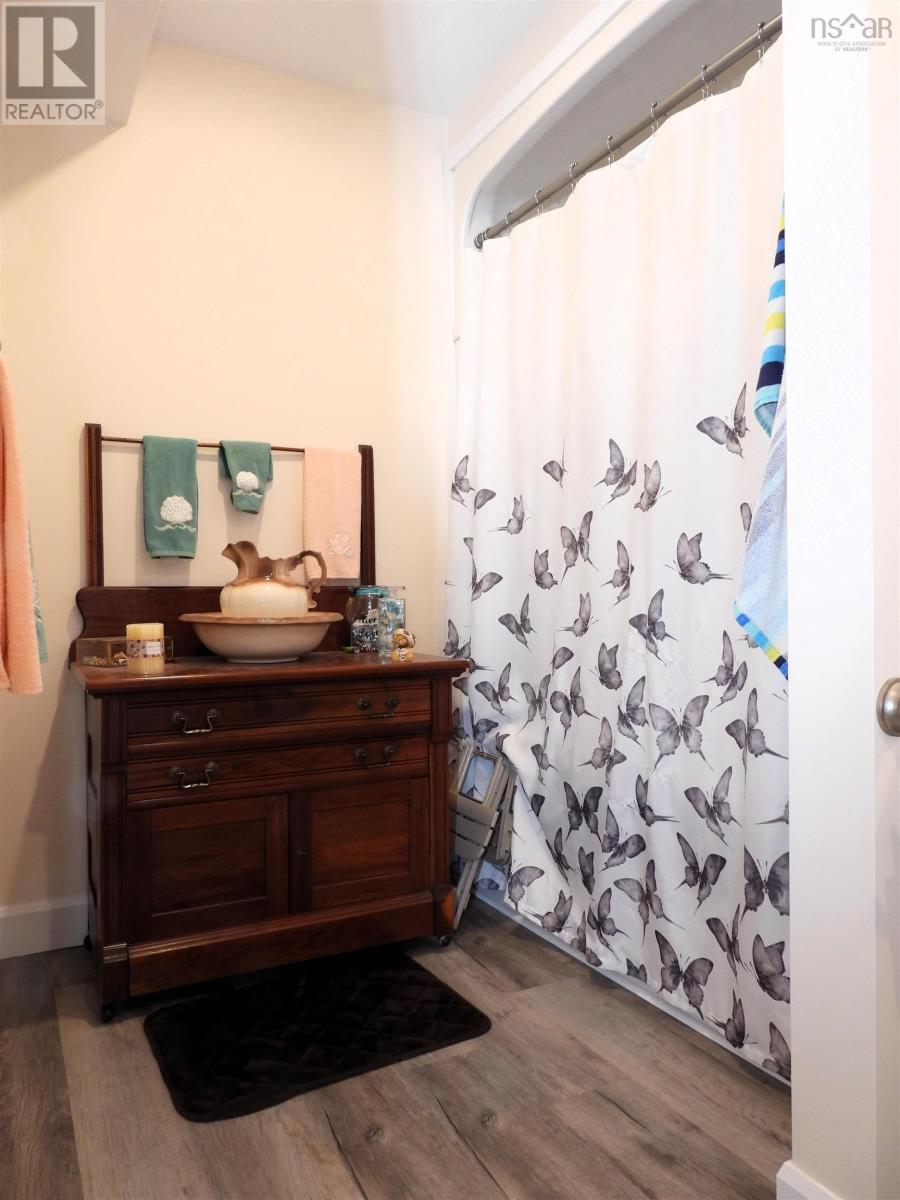 636 Macdonald Road Property Photo 43