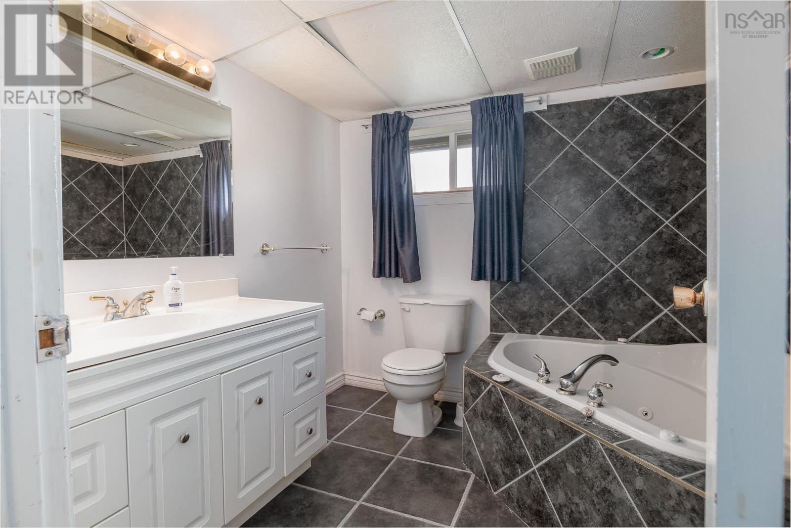 22 Atlantic Street Property Photo 26